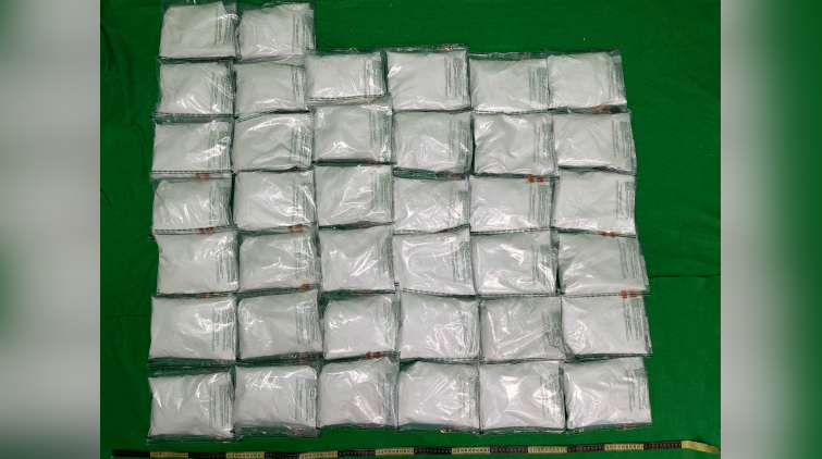 大菜粉藏14公斤懷疑可卡因 市值約1500萬元1女子被捕