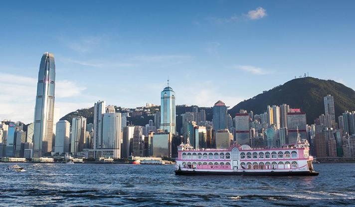 維港兩岸2男女先後墮海 幸均被救起送院