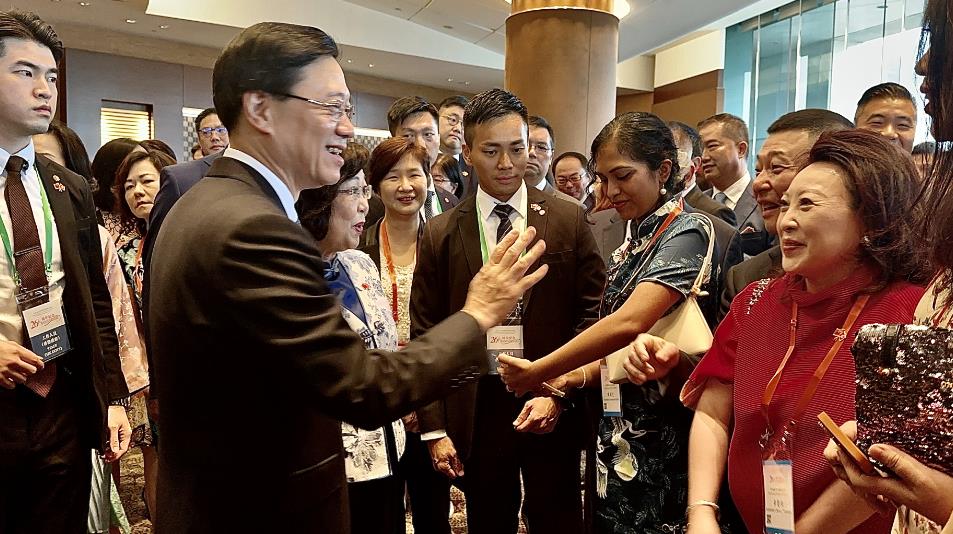 【木子手記】有片 | 除罩露笑慶回歸 超哥：成個香港都好開心