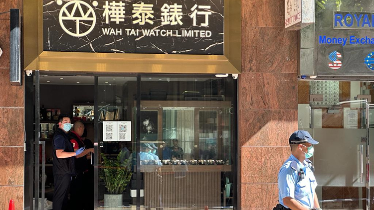 尖沙咀表行發生劫案 擊毀飾櫃劫去一批名表