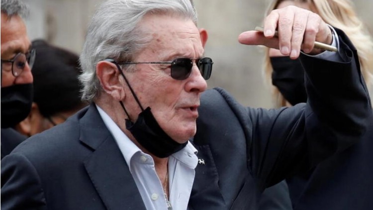 傳奇巨星被曝遭伴侶長期「精神控制」與欺凌