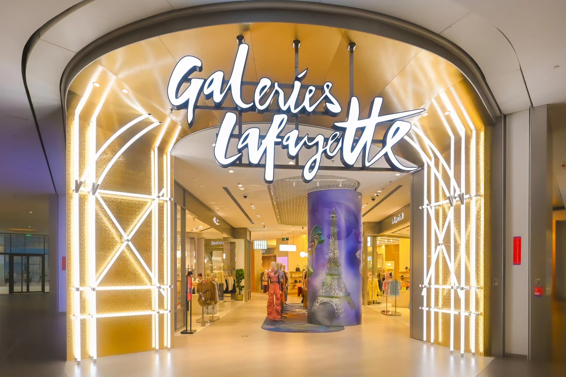 深業上城深圳老佛爺百貨首日營業額破百萬