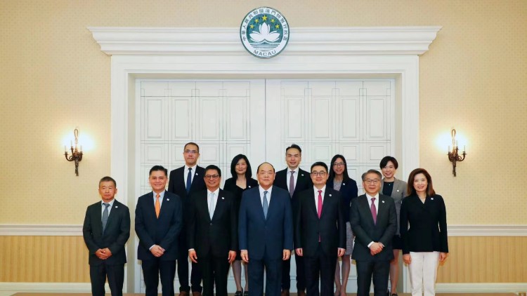 趙柏基一行拜會賀一誠 就澳門經濟多元發展交流意見