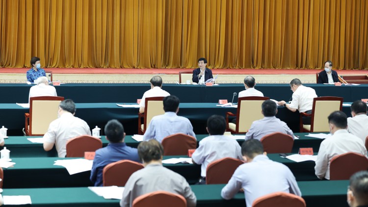 王滬寧出席「紮實推進製造業重點產業鏈優化升級」調研協商座談會