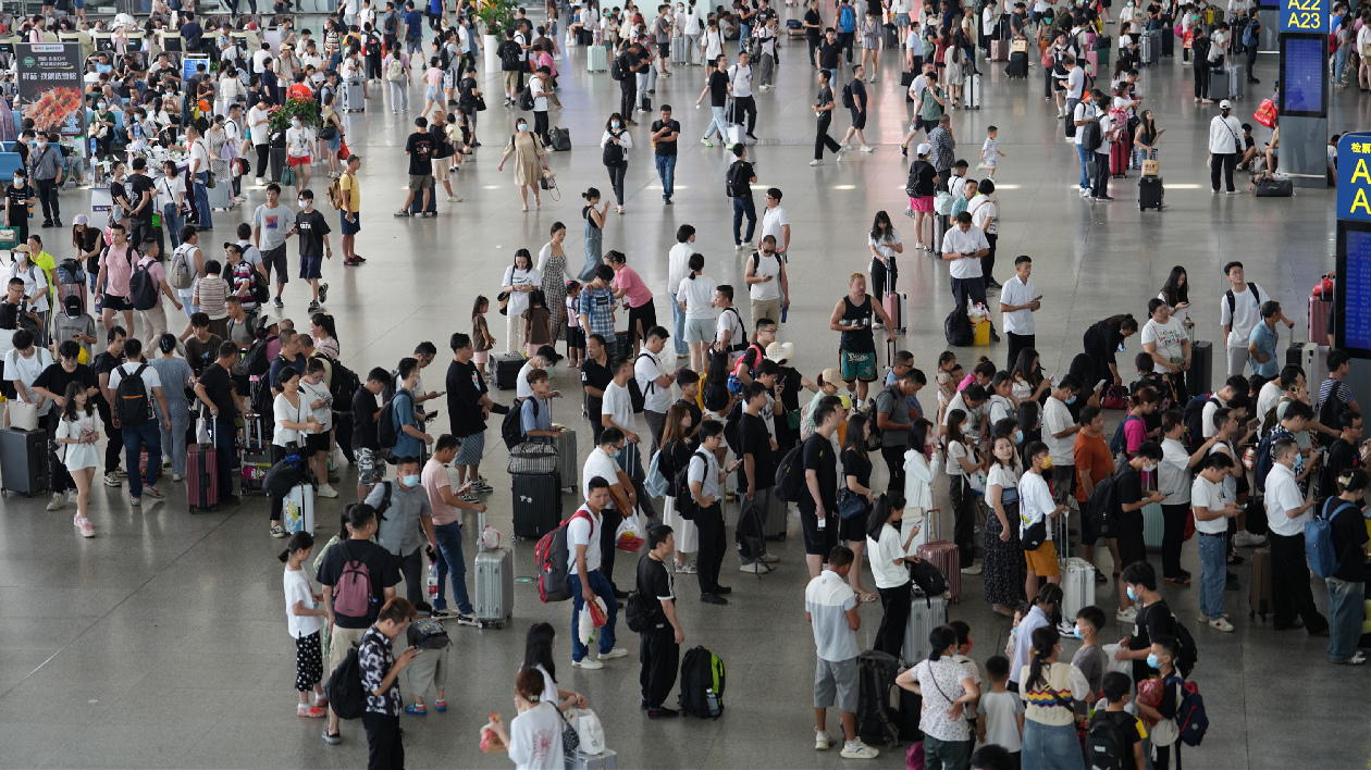 客流火爆 廣鐵暑運前10天發送旅客1939萬人次