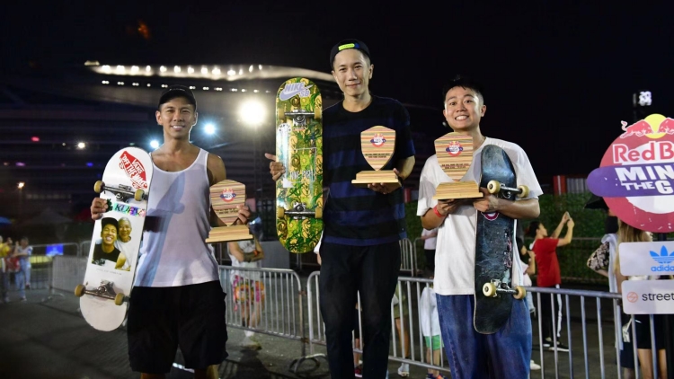 戶外X-game表演區舉辦滑板比賽 30名「板仔」輪流較量