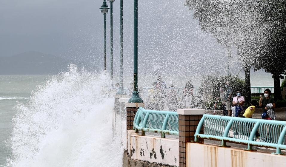 天文台將在凌晨零時40分之前掛出八號熱帶氣旋警告信號