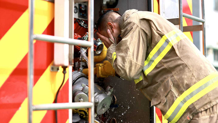 鄧炳強感謝前線警員、消防員及民安隊員炎夏中堅守崗位