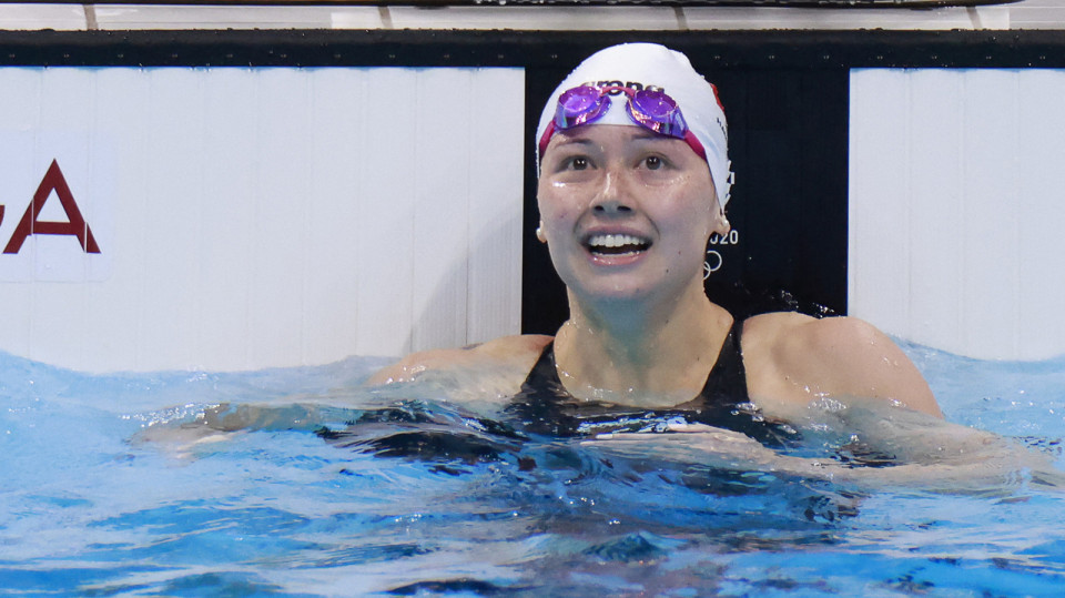 何詩蓓在世錦賽女子100自由泳奪銀 劉震表示祝賀