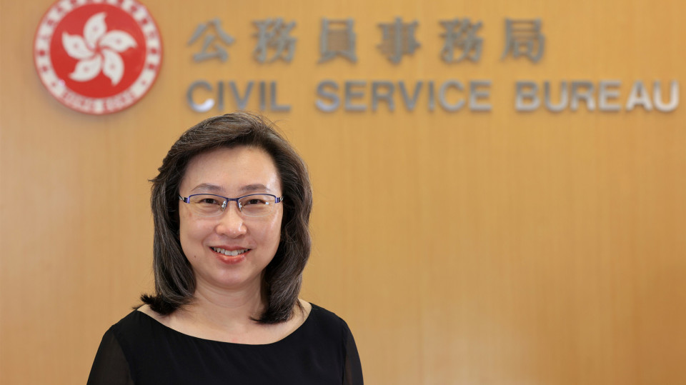 楊何蓓茵：政府至少14個部門22個職系接受大三學生申請