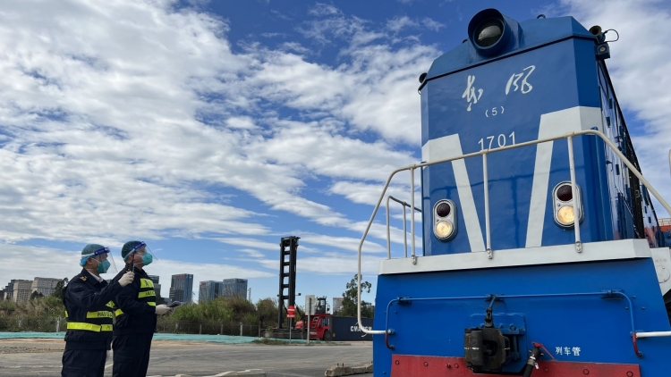 上半年深圳開行117趟「灣區號」中歐班列