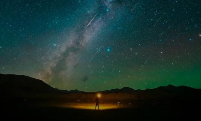 8月「天象劇場」上新：看英仙座流星雨，賞年度最大滿月 