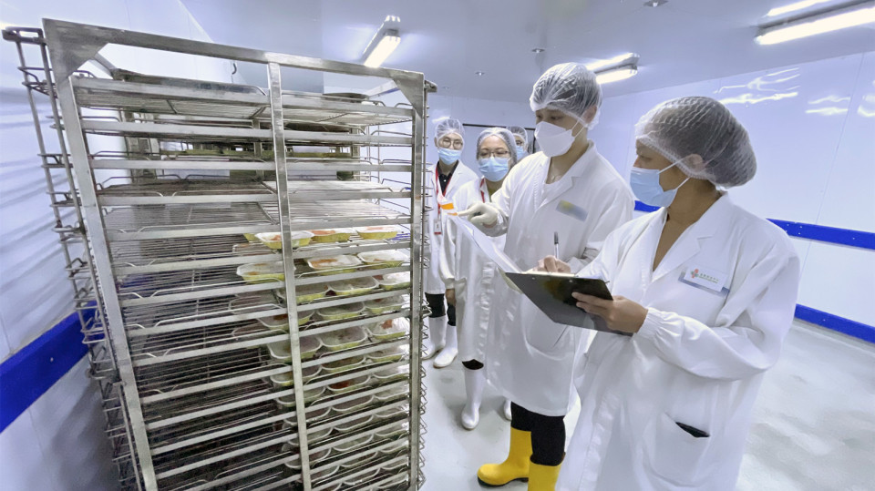 確保新學年校園午膳飯盒安全 食環署加強巡查供應商廠房