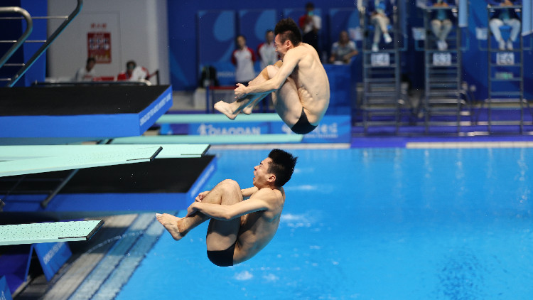 成都大運會｜黃博文梁朝輝雙人3米跳板奪金