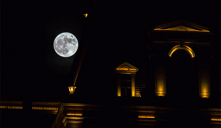 8月將迎兩次「超級月亮」罕見天象！下一次要到2037年