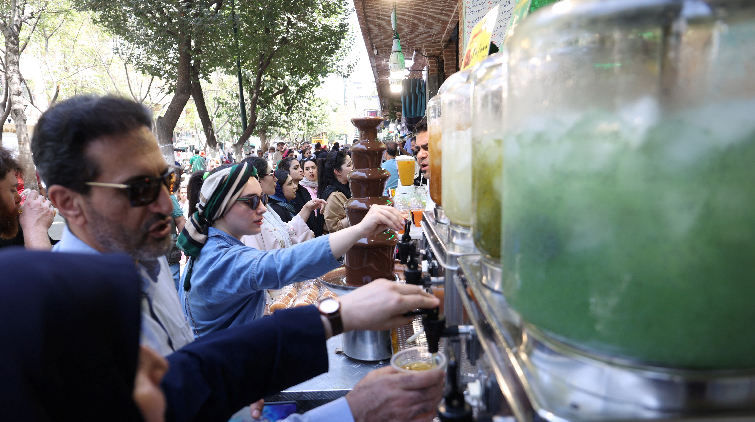 遭遇極端高溫 伊朗宣布全國放兩天「酷熱假」