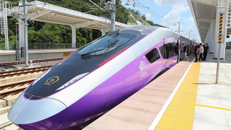 復興號亞運智能動車組迎首次試乘