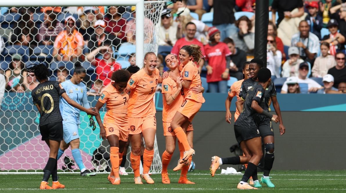 荷蘭隊2:0力克南非 八強賽將戰西班牙