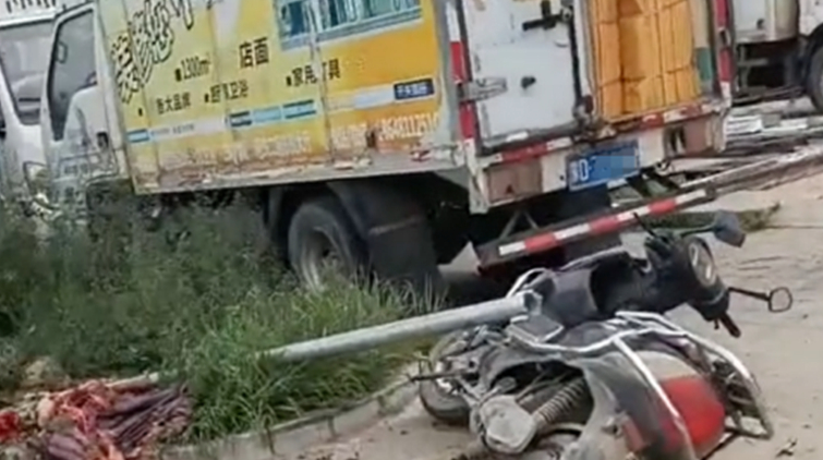 內蒙古赤峰一輛自卸貨車行駛中失控 造成3死3傷