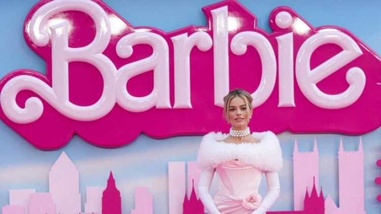 《芭比》全球票房破10億美元 創最賣座女導演作品