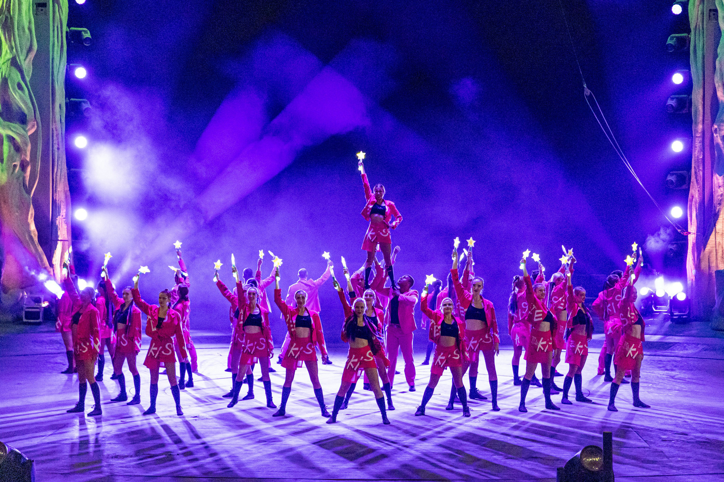 長隆國際大馬戲以世界馬戲文化奇觀點亮廣州夜生活