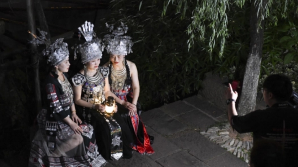 規範化旅拍成鳳凰旅遊新亮點