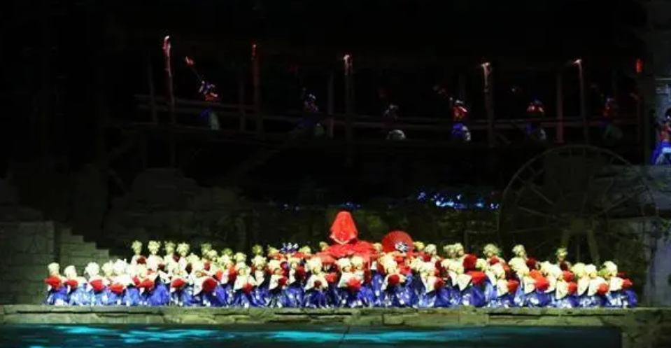 鳳凰古城大型實景劇《邊城》人氣火爆