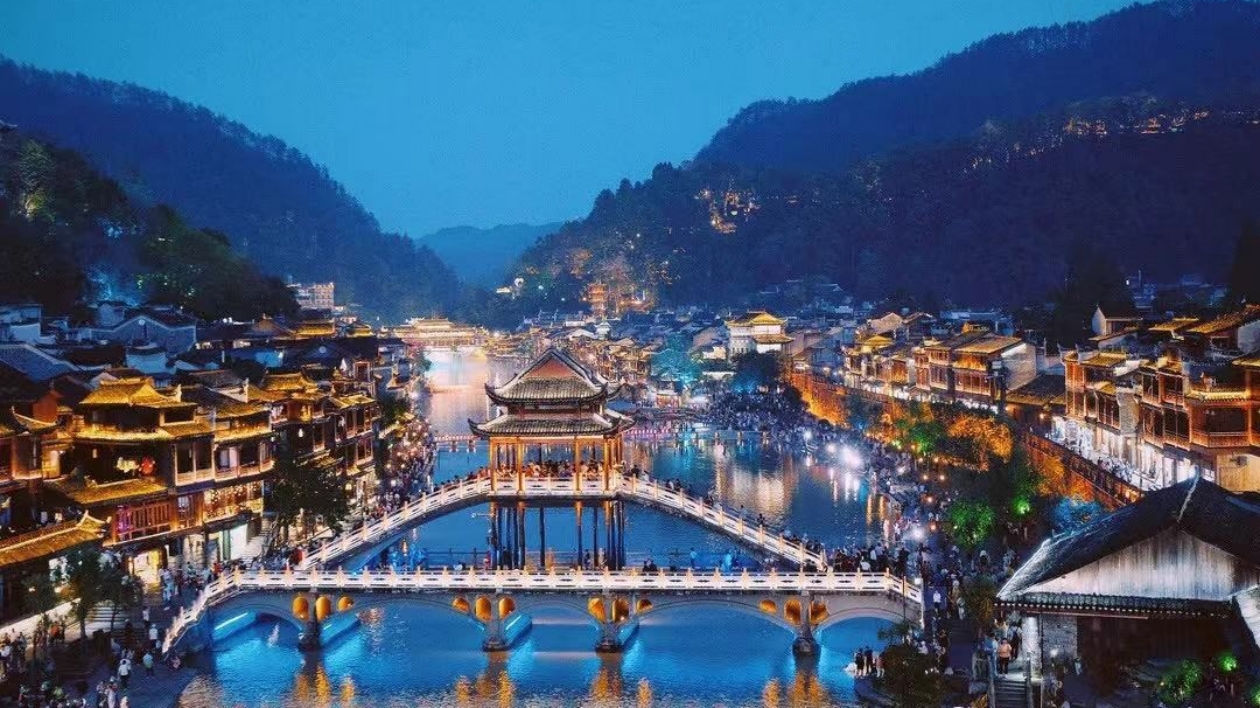 夏日炎炎 來鳳凰古城避暑納涼