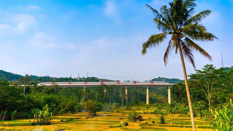 雅萬高鐵今日開通運行 下月初正式售票開始商業運營