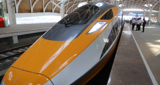 印尼雅萬高鐵開通運行 見證中印尼友誼 承載期待