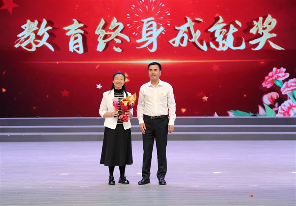 黑龍江寶清縣隆重舉行慶祝第39個教師節頒獎典禮