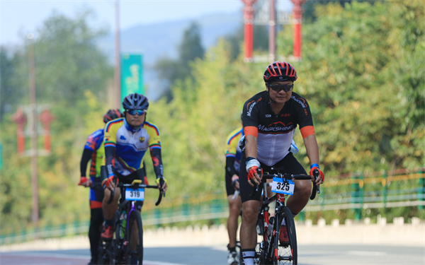 張家界武陵源：600中外騎士峰林競速