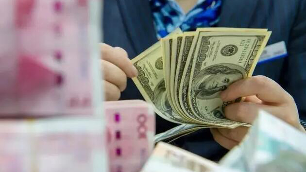 金融時報評論員：人民幣較非美貨幣更為穩定