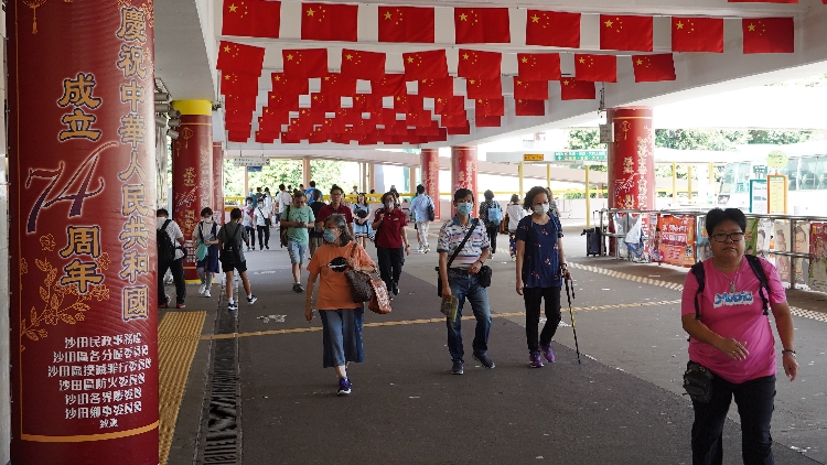 圖集 |​ 大街小巷張燈結彩 濃濃氣氛賀國慶