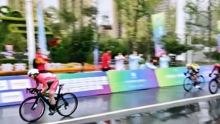 港隊亞運直擊 | 場地單車女子麥迪遜賽 港隊組合李思穎楊倩玉摘銀