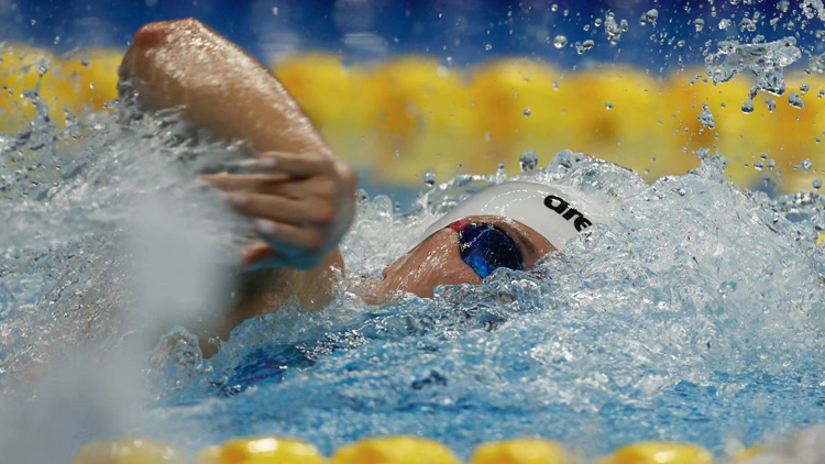 港隊亞運直擊 | 0.08秒僅負張雨霏 何詩蓓女子50米自由泳得銀