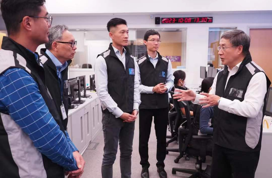 卓永興視察緊急事故監察及支援中心 聽取應對颱風部署