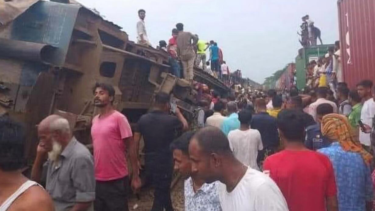孟加拉國兩列火車相撞已致至少16人死亡