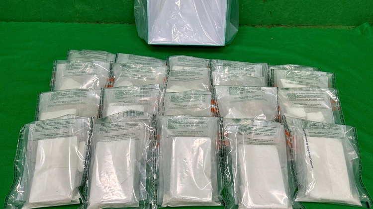 海關機場偵破兩宗入境旅客販毒案件 共拘捕4人