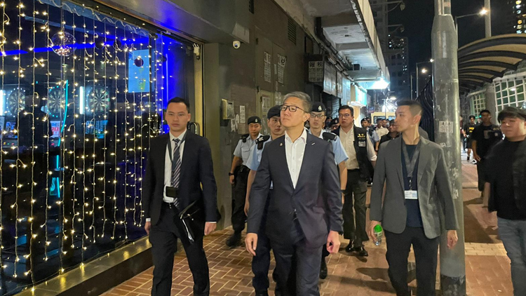 蕭澤頤帶隊「犁庭掃穴」 打擊屯門黑幫氣焰