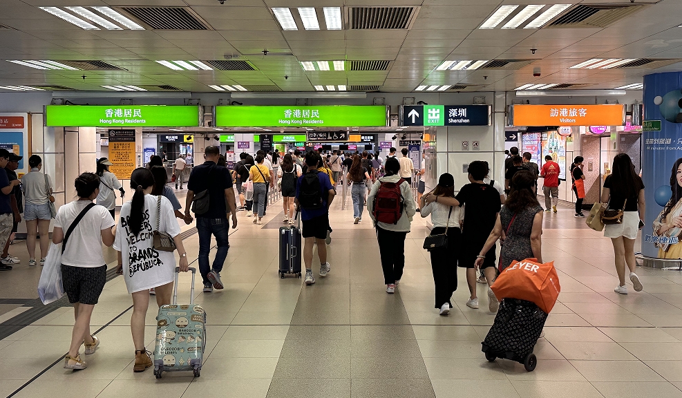 毋須「掃碼」首天 市民輕鬆過關