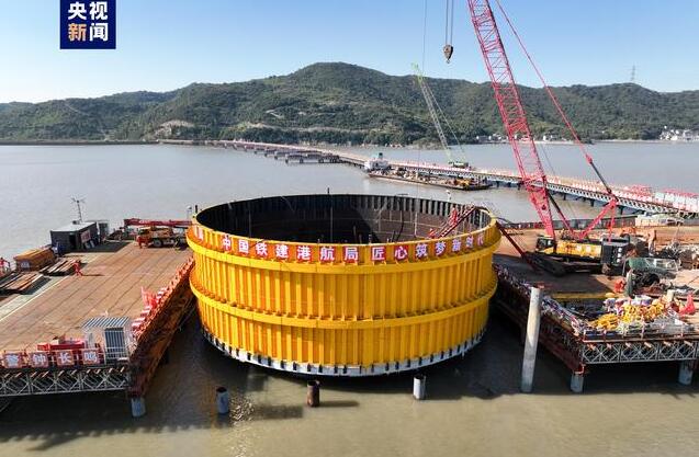 中國最大跨度跨海橋進入海上主塔施工階段