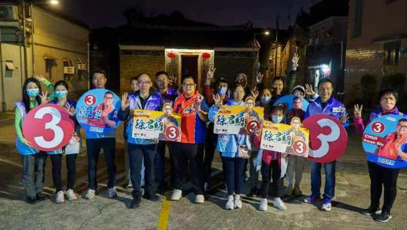 元朗鄉郊東徐君紹「三國風」宣傳品入鄉巡遊 吸引互動增氣氛