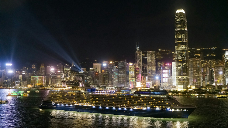 「名人千禧號」郵輪滿載近2000旅客抵港 推動本港旅遊業發展