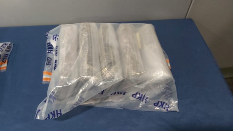 警破葵涌毒品儲存倉 拘一男檢880萬元可卡因