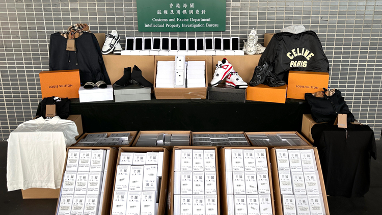 海關深圳灣管制站檢獲850件冒牌貨物 拘捕男司機