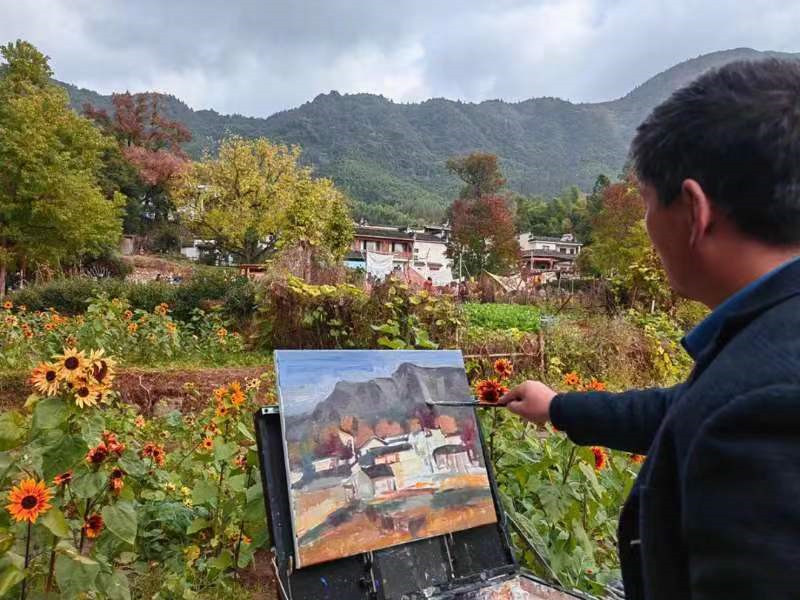 塔川秋葉分外紅 皖黟縣宏村鎮以高質量黨建增色鄉村旅遊