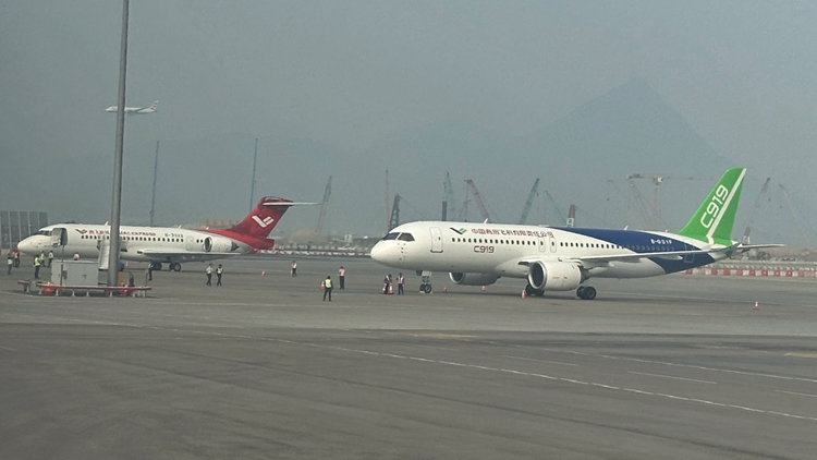 國產飛機C919及ARJ21抵港 機場13日舉行歡迎儀式