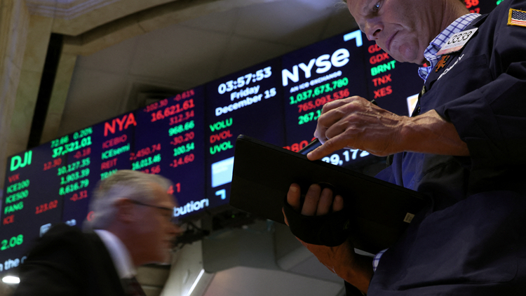 2023年美股收官 納指全年漲超43% 英偉達全年累漲近240%