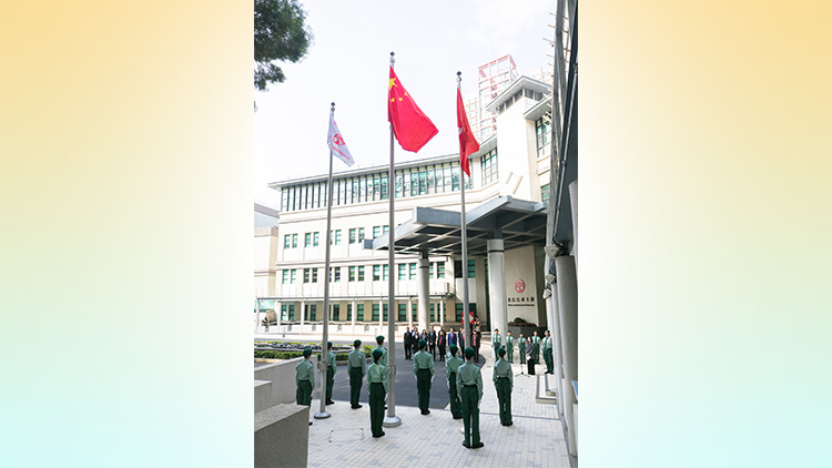 嶺大舉行元旦日升國旗典禮